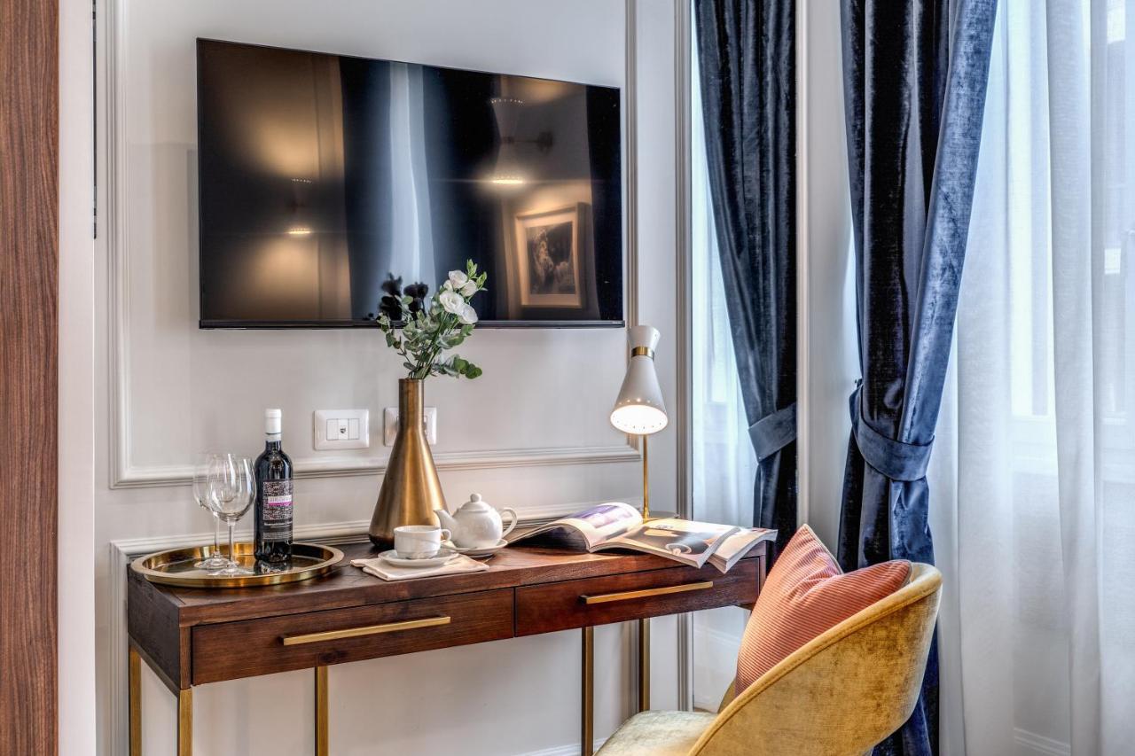 Tree Charme Augusto Luxury Suites โรม ภายนอก รูปภาพ
